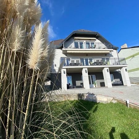 Balkon Apartmanhaz Panzio Balatonfured Luaran gambar