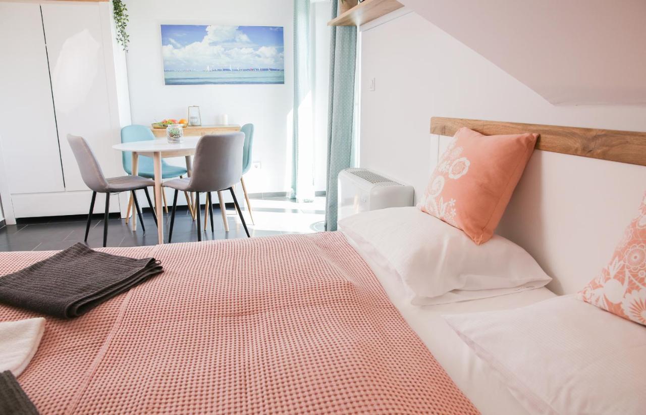 Balkon Apartmanhaz Panzio Balatonfured Luaran gambar
