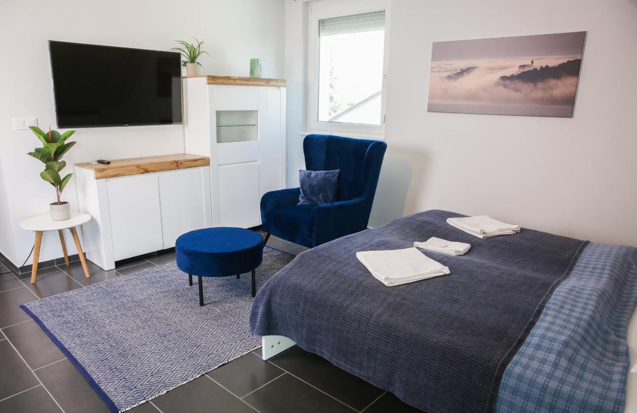 Balkon Apartmanhaz Panzio Balatonfured Luaran gambar