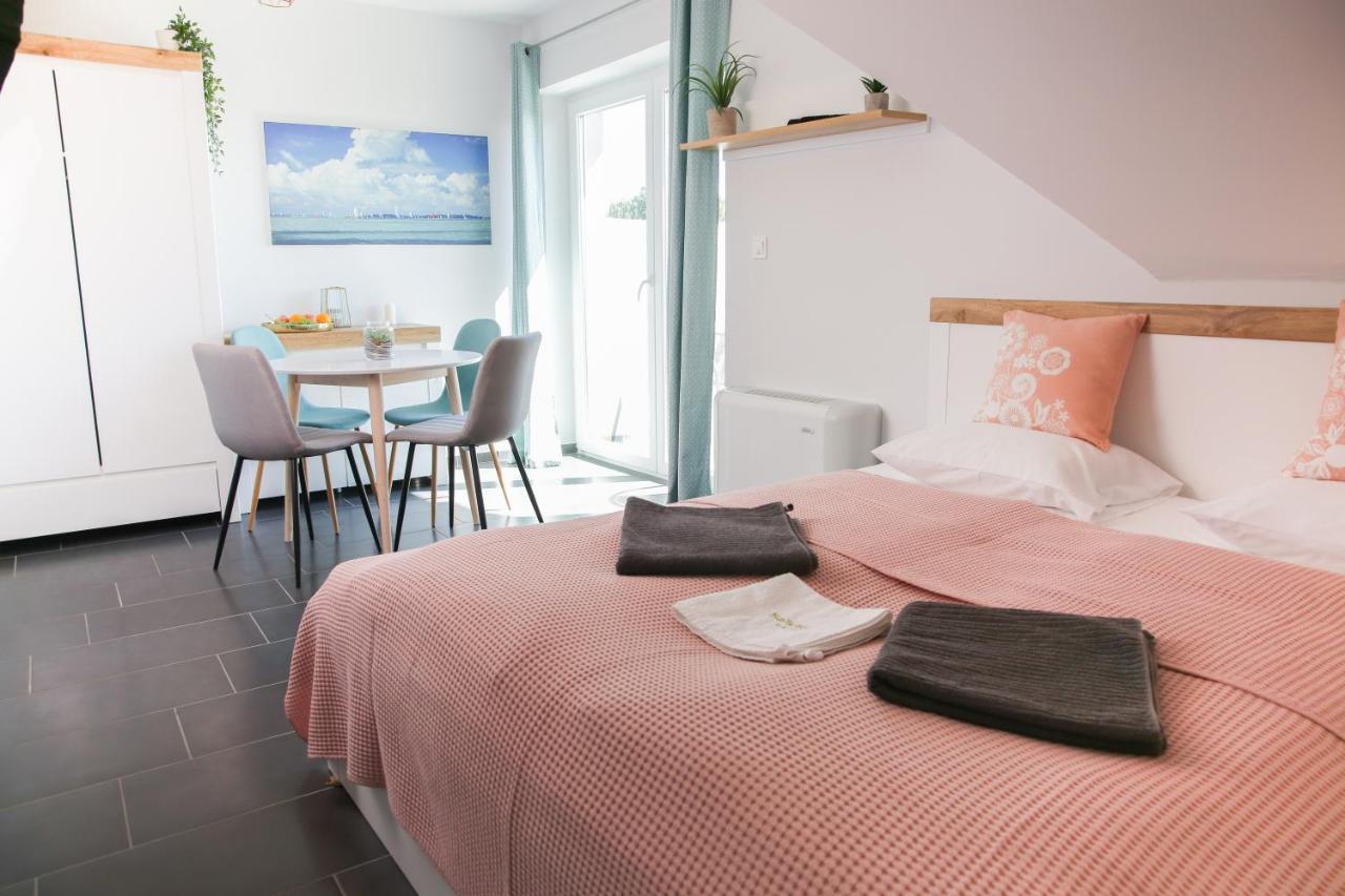 Balkon Apartmanhaz Panzio Balatonfured Luaran gambar