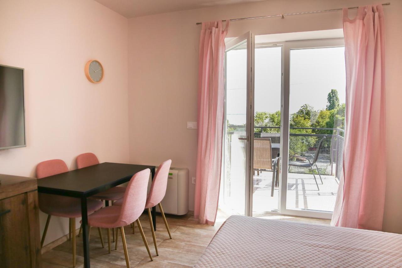 Balkon Apartmanhaz Panzio Balatonfured Luaran gambar