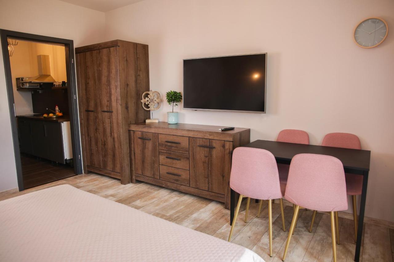 Balkon Apartmanhaz Panzio Balatonfured Luaran gambar