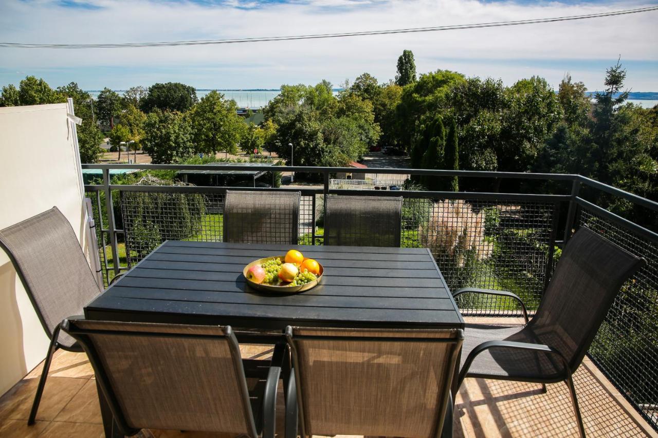 Balkon Apartmanhaz Panzio Balatonfured Luaran gambar