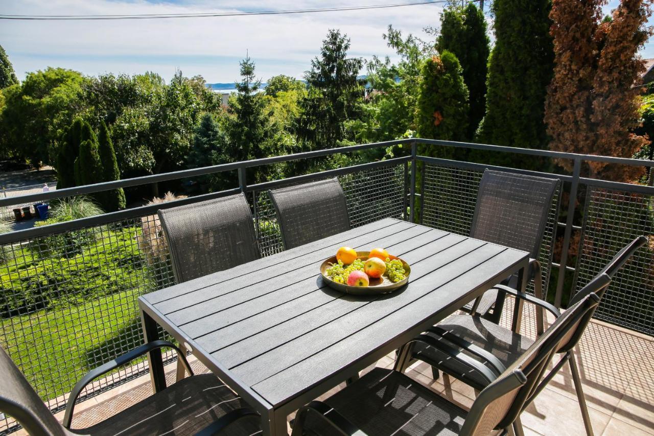 Balkon Apartmanhaz Panzio Balatonfured Luaran gambar
