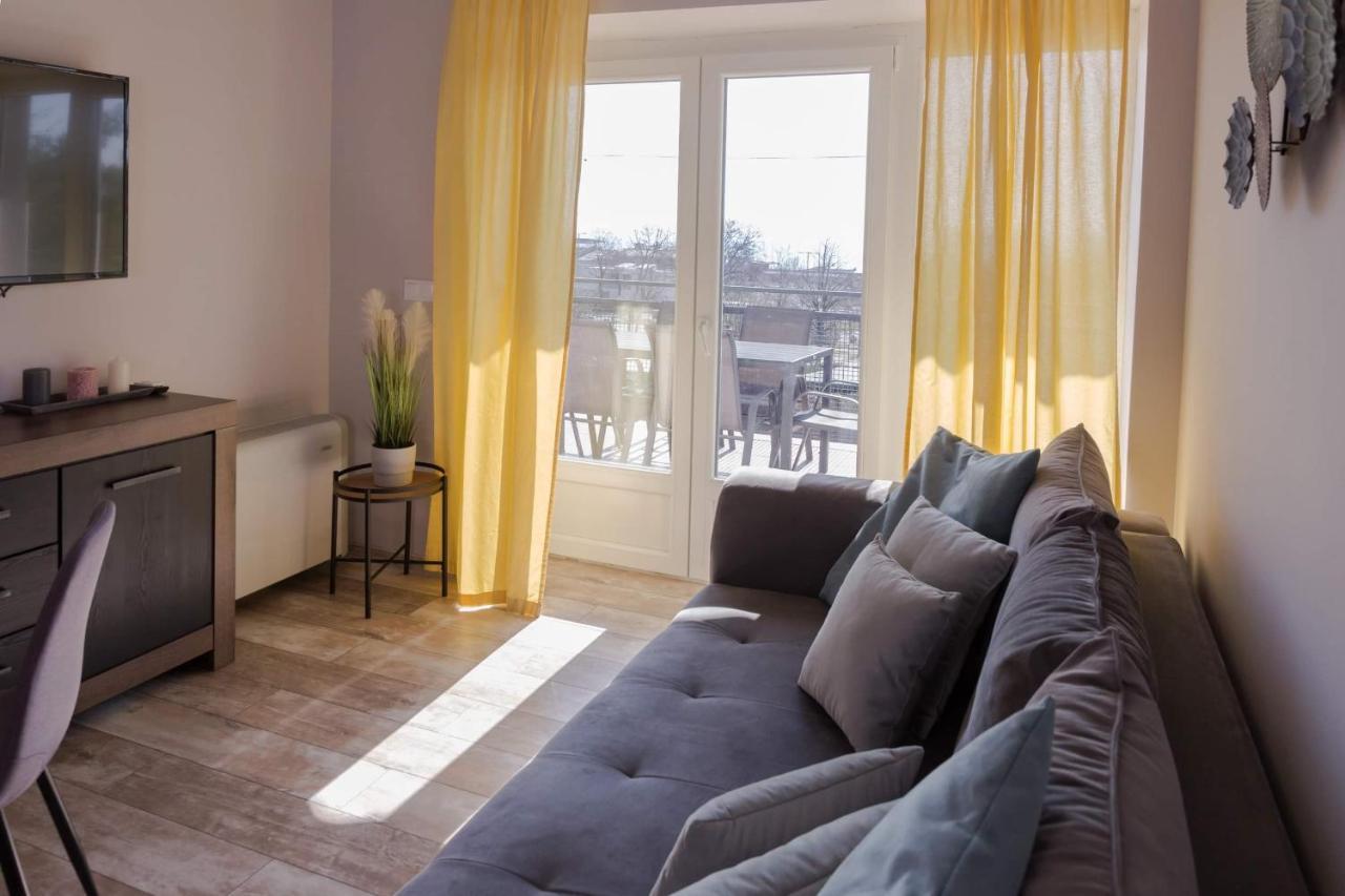 Balkon Apartmanhaz Panzio Balatonfured Luaran gambar