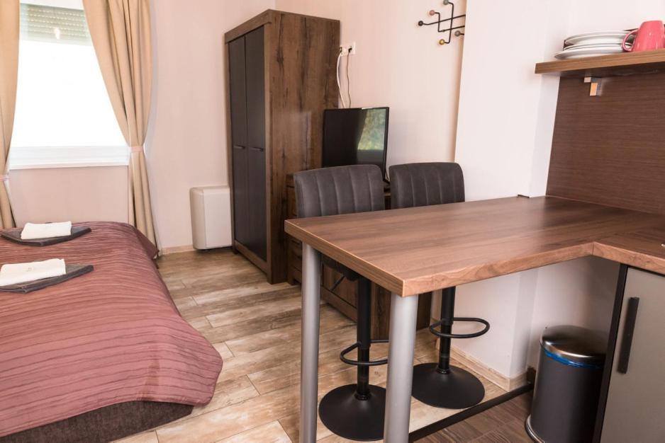 Balkon Apartmanhaz Panzio Balatonfured Luaran gambar