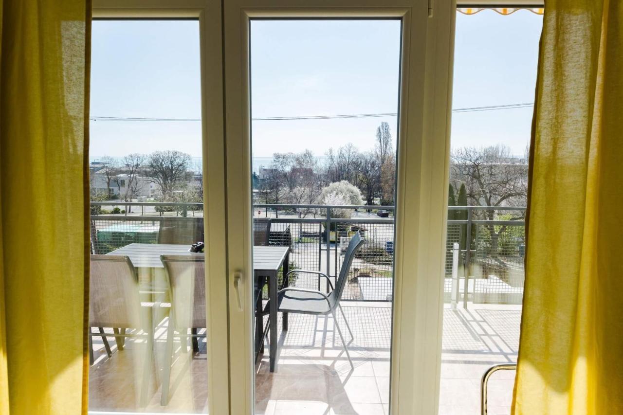 Balkon Apartmanhaz Panzio Balatonfured Luaran gambar