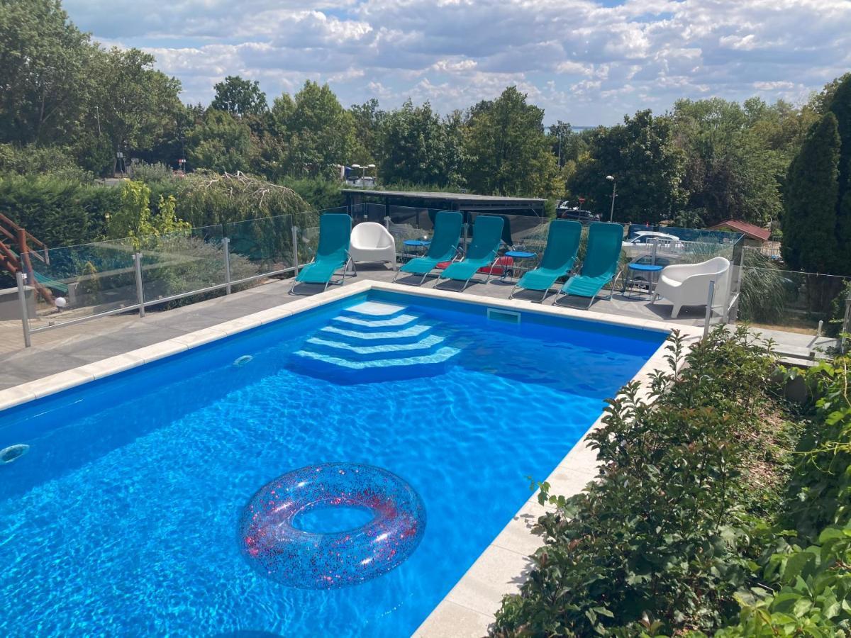Balkon Apartmanhaz Panzio Balatonfured Luaran gambar