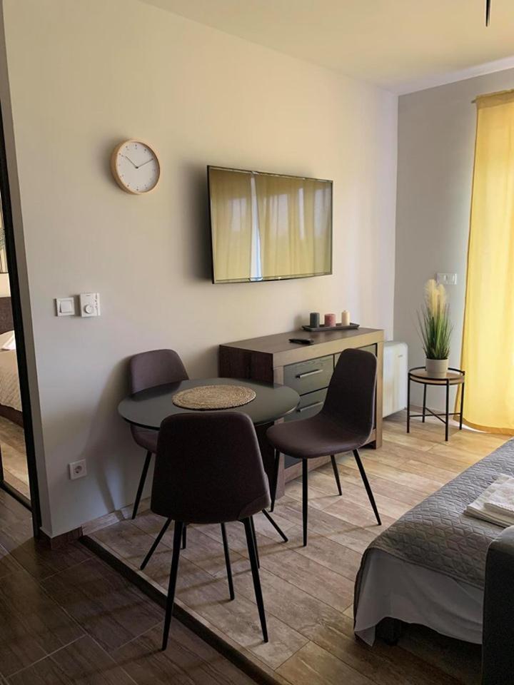Balkon Apartmanhaz Panzio Balatonfured Luaran gambar