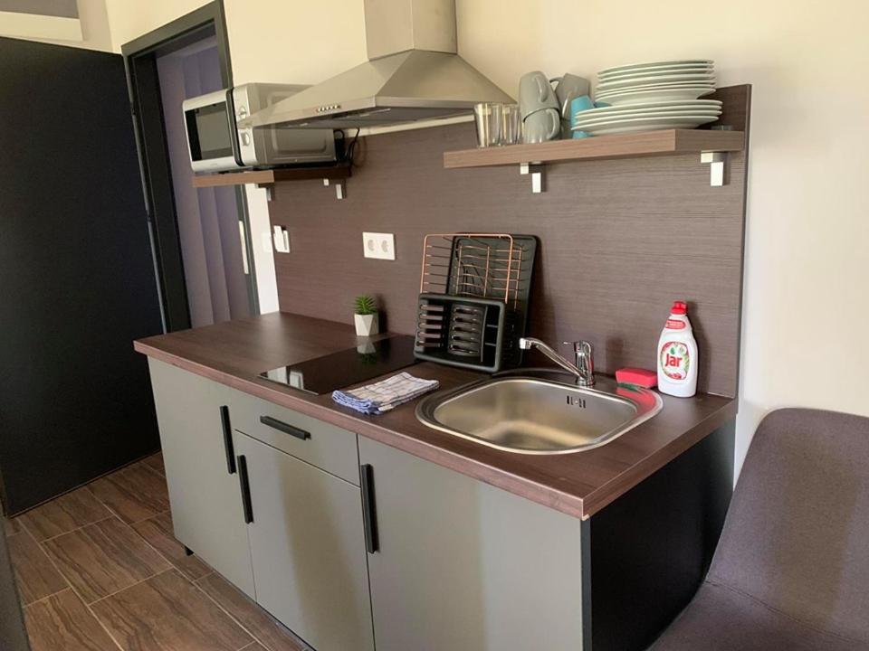 Balkon Apartmanhaz Panzio Balatonfured Luaran gambar