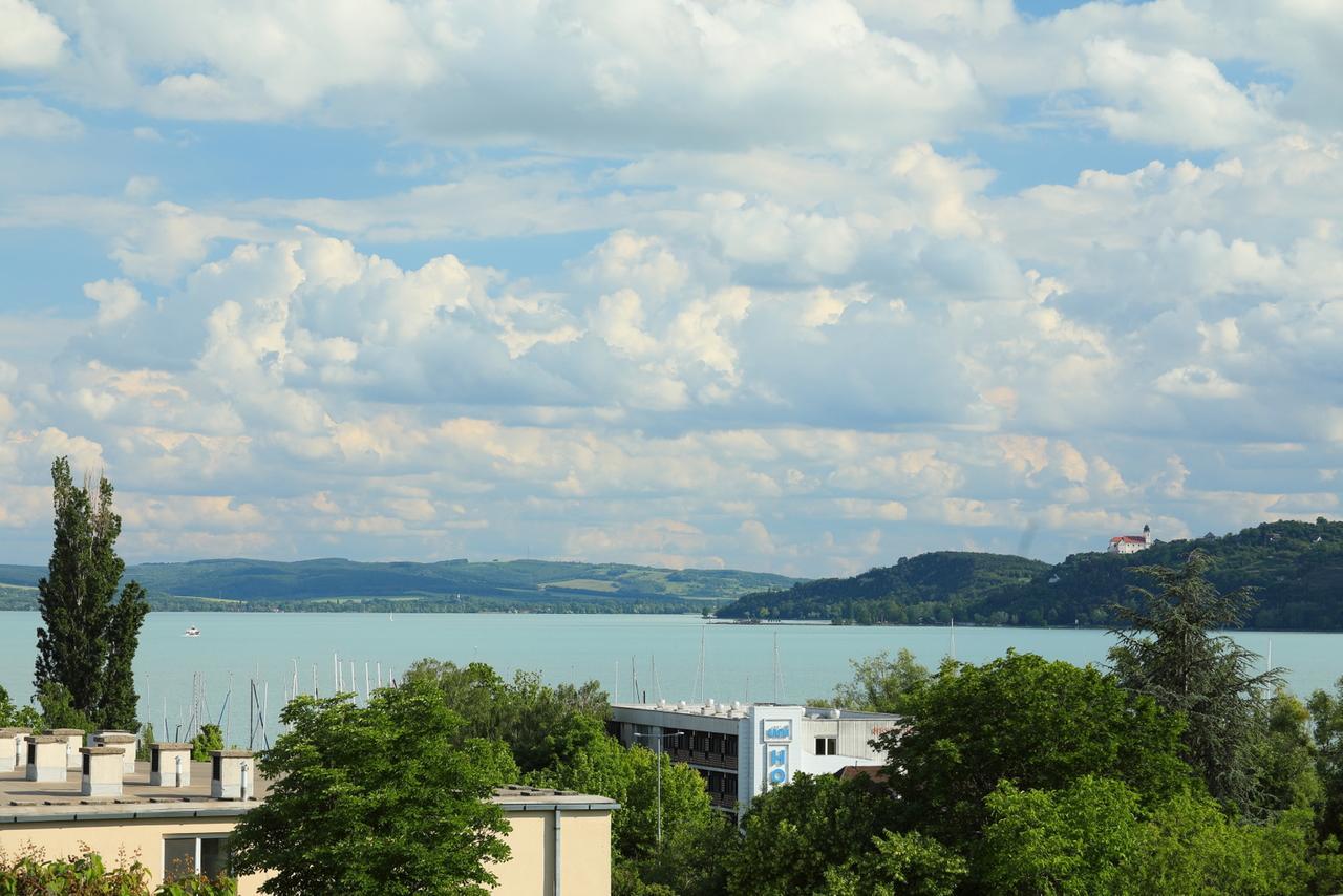 Balkon Apartmanhaz Panzio Balatonfured Luaran gambar