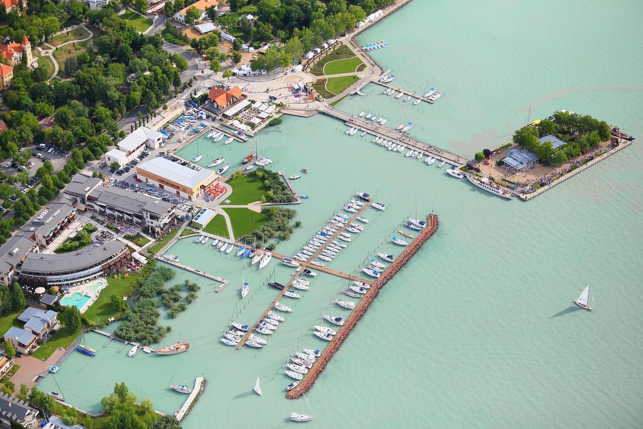 Balkon Apartmanhaz Panzio Balatonfured Luaran gambar
